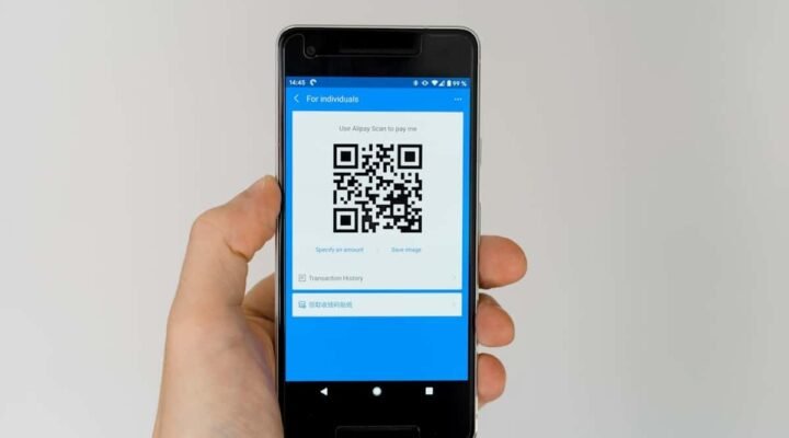 cbd product labels uk - QR code on CBD product label linking to lab results