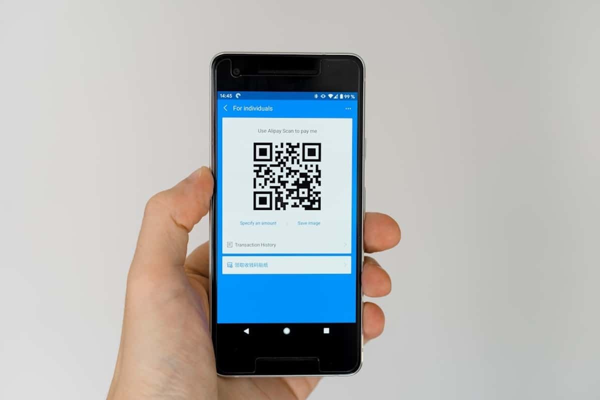 cbd product labels uk - QR code on CBD product label linking to lab results